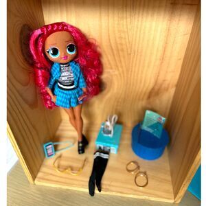 L.O.L. Surprise O.M.G. Class Prez Outrageous Millennial Fashion Doll Size 9.5"